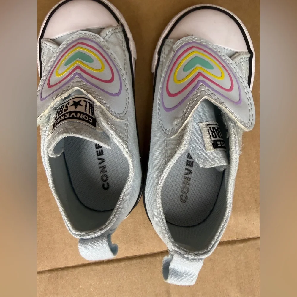 Converse Chuck Taylor All Star 2V Light Blue Rainbow Heart Infant Shoes size 6